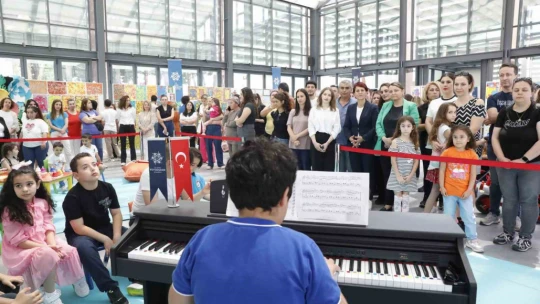 Büyükşehir'in özel öğrencileri, eserlerini görücüye çıkardı