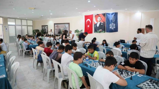 Büyükşehir'in Satranç Turnvası'nda hamleler yarıştı