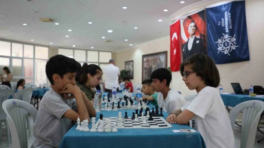 Büyükşehir'in Satranç Turnvası'nda hamleler yarıştı