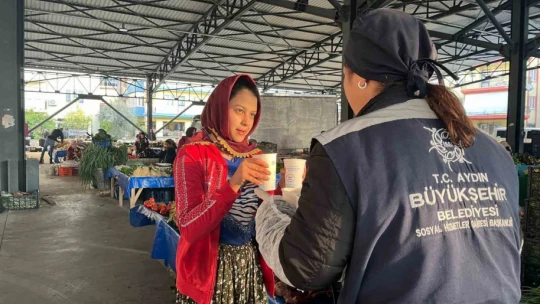 Büyükşehir'in sıcak çorba ikramı binlerce vatandaşa ulaşıyor