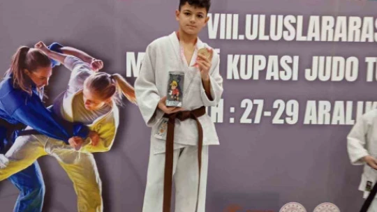Büyükşehir'in sporcuları turnuvadan 7 madalya ile döndü