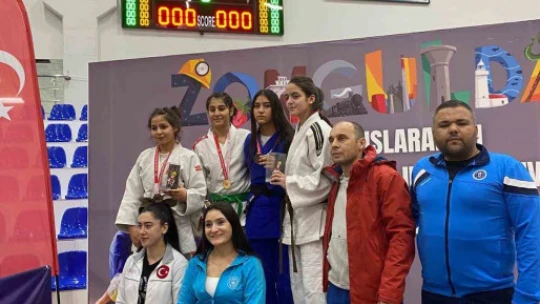 Büyükşehir'in sporcuları turnuvadan 7 madalya ile döndü