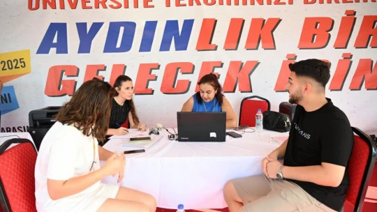 Büyükşehir'in tercih tırı üniversite adaylarının hizmetinde