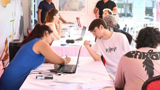 Büyükşehir'in tercih tırı üniversite adaylarının hizmetinde