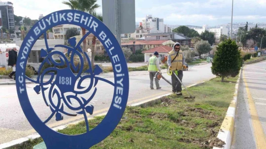 Büyükşehir, Kuşadası'nda çalışmalarını sürdürüyor