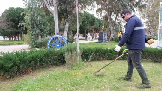 Büyükşehir, Kuşadası'nda çalışmalarını sürdürüyor