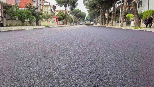 Büyükşehir, Nazilli'de yolları yeniliyor