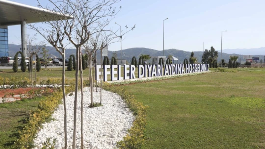 Büyükşehir Belediyesi, Aydın'ı çiçeklerle süsledi
