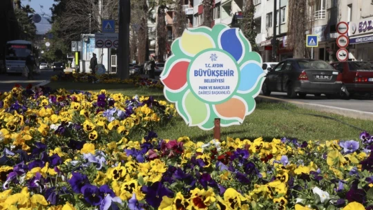 Büyükşehir Belediyesi, Aydın'ı çiçeklerle süsledi
