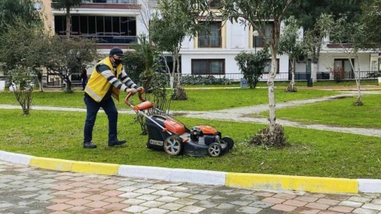 Büyükşehir Belediyesi, Aydın'ı çiçeklerle süsledi
