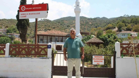 Cami imamından dikkat çeken tabela: 'Namazın kılınmadan namazını kıl' yazısı cemaati artırdı