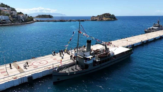 Çanakkale Zaferinin mimarı 'Tgc Nusret' Kuşadası'nda ziyarete açıldı