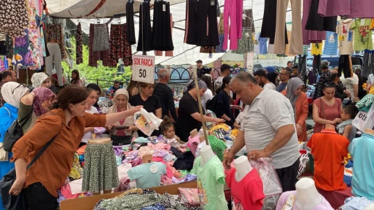 Çarşı ve sokaklarda bayram yoğunluğu