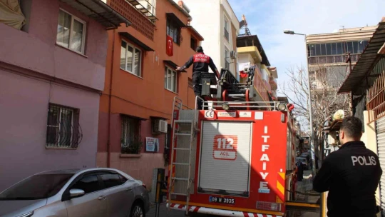 Çatıdaki kedi dördüncü ihbarda da bulunamadı