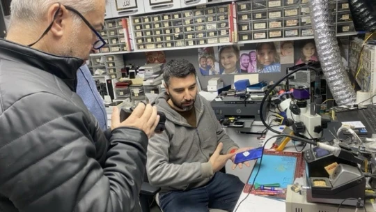 Cep telefonu tamiri belgesi için sınava girdiler