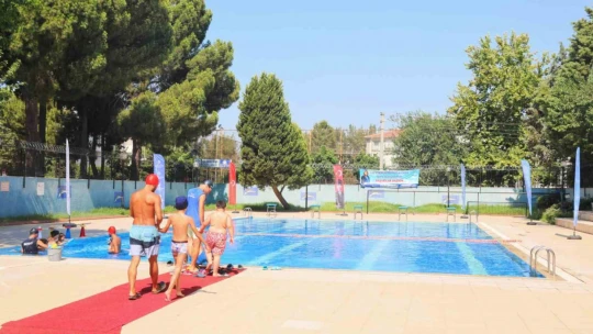 Çerçioğlu'ndan otizmli çocuklara özel yüzme kursları