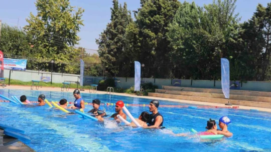 Çerçioğlu'ndan otizmli çocuklara özel yüzme kursları