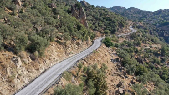Çerçioğlu Söke'nin dört bir yanında yol yapım çalışmalarına devam ediyor