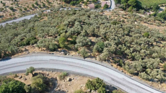 Çerçioğlu Söke'nin dört bir yanında yol yapım çalışmalarına devam ediyor