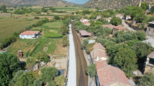 Çerçioğlu Söke'nin dört bir yanında yol yapım çalışmalarına devam ediyor