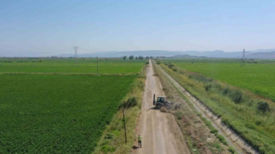 Çerçioğlu Söke'nin dört bir yanında yol yapım çalışmalarına devam ediyor