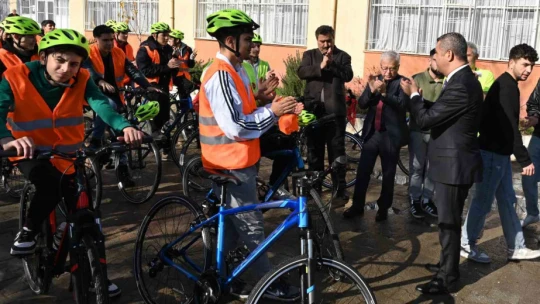 Çevre bilinci ve sağlıklı yaşam için pedal çevirdiler