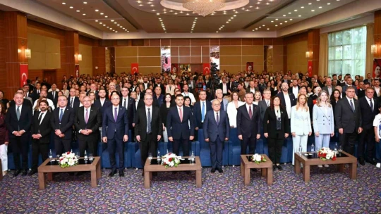 CHP Genel Başkanı Özel, Kuşadası'nda otizmli bireyler ve aileleri ile buluştu