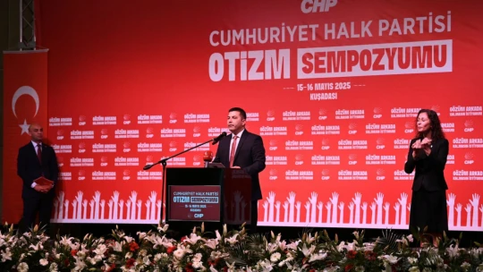CHP Genel Başkanı Özel, Kuşadası'nda otizmli bireyler ve aileleri ile buluştu