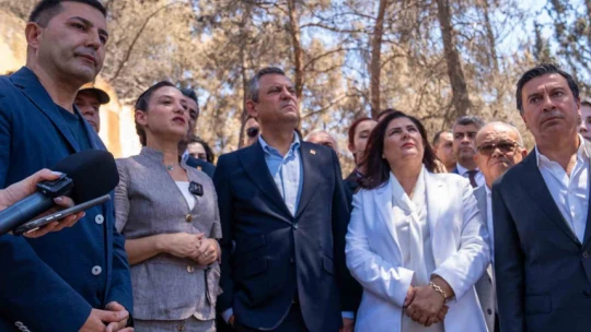 CHP lideri Özel, yangın bölgesinde incelemelerde bulundu