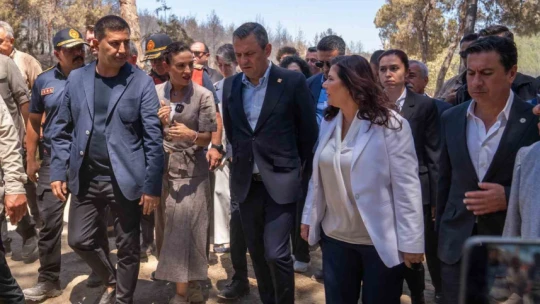 CHP lideri Özel, yangın bölgesinde incelemelerde bulundu