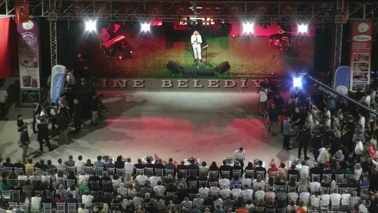 CHP Lideri Özgür Özel, Aydın'da Suavi konserine katıldı