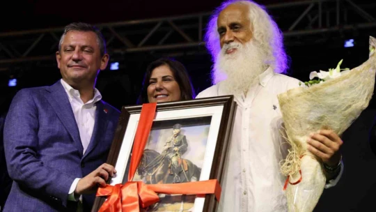 CHP Lideri Özgür Özel, Aydın'da Suavi konserine katıldı