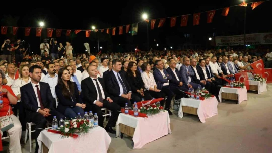 CHP Lideri Özgür Özel, Aydın'da Suavi konserine katıldı