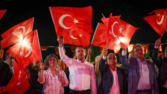 CHP Lideri Özgür Özel, Aydın'da Suavi konserine katıldı