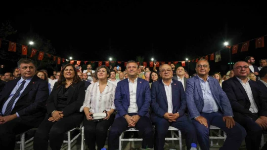 CHP Lideri Özgür Özel, Aydın'da Suavi konserine katıldı