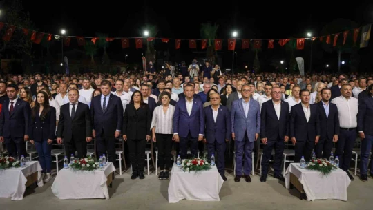 CHP Lideri Özgür Özel, Aydın'da Suavi konserine katıldı