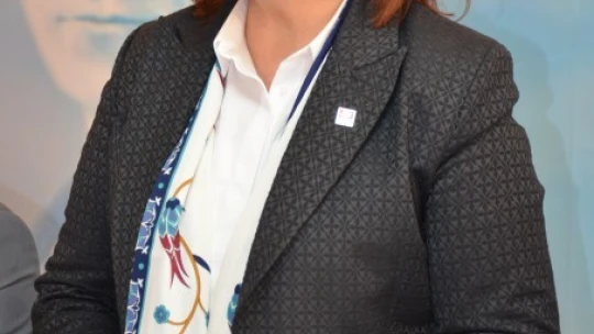 CHP'ye katılan kadınlara rozetleri takıldı