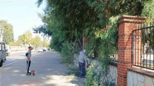 Çiçek gibi Nazilli için belediye ekipleri durmuyor