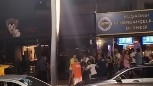 Çılgına dönen grubu polis bile ayıramadı, kimse kavganın sebebini anlamadı