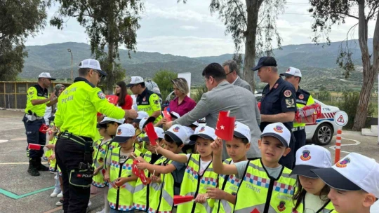Çine'de Anaokulu öğrencilerine trafik eğitimi verildi