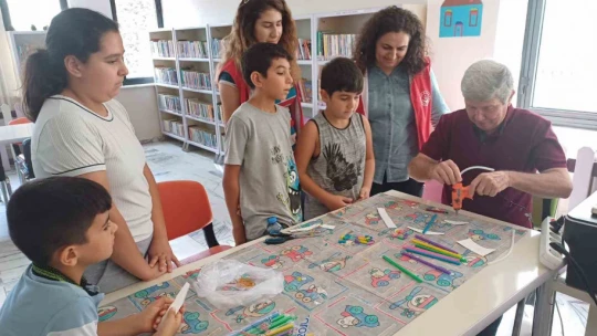 Çine'de çocuklar oyuncakçı dede ile buluştu