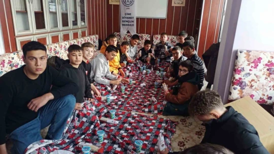 Çine'de genç gönüllüler çocuklarla buluştu