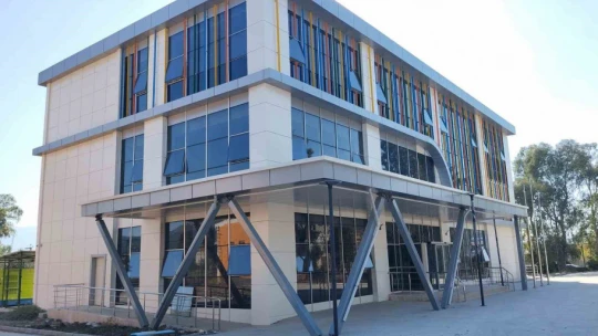 Çine'de gençlik merkezi ve yüzme havuzu gün sayıyor