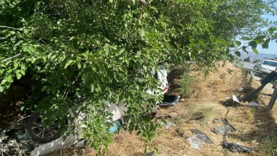 Çine'de refüje çarpan otomobil takla attı: 2 yaralı