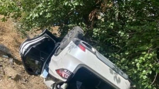 Çine'de refüje çarpan otomobil takla attı: 2 yaralı