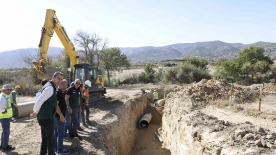 Çine'de sulama boruları montajı hız kesmiyor