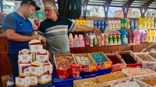 Çine'de zabıta ekiplerinden pazar yerinde sıkı denetim