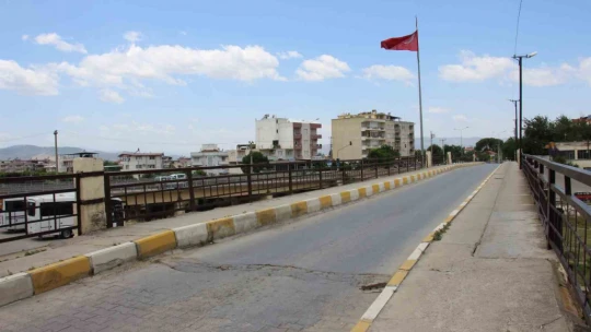 Çine'nin tarihi 'İtalyan Köprüsü' bir asrı aşkın süredir vatandaşlara hizmet ediyor