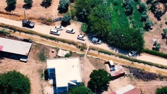 Çocuğun cinsel istismarı suçundan aranan şahsa film gibi operasyon