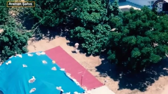 Çocuğun cinsel istismarı suçundan aranan şahsa film gibi operasyon